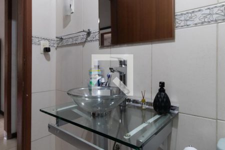 Banheiro de casa à venda com 2 quartos, 200m² em Medianeira, Porto Alegre