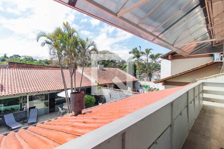 Varanda da sala de casa à venda com 3 quartos, 250m² em Cristal, Porto Alegre