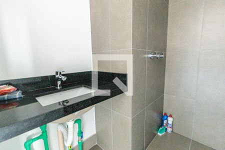 Banheiro de kitnet/studio à venda com 1 quarto, 25m² em Rio Branco, Porto Alegre