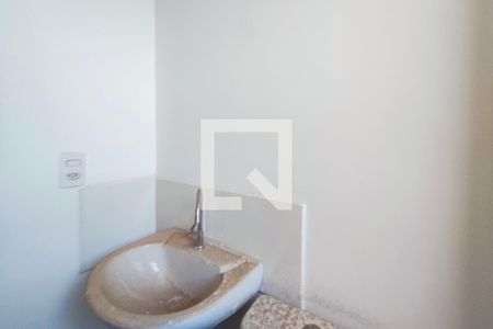 Banheiro de apartamento à venda com 2 quartos, 47m² em Jardim Esmeraldina, Campinas