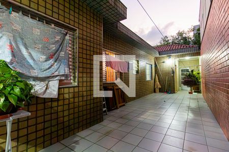Quintal de casa à venda com 4 quartos, 241m² em Vila Carrão, São Paulo
