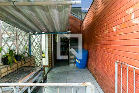 Quintal de casa à venda com 4 quartos, 241m² em Vila Carrão, São Paulo