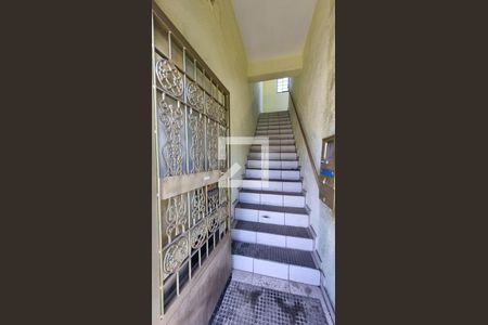 Escadas externas  de casa para alugar com 2 quartos, 200m² em Cidade Nova Bonsucesso, Guarulhos