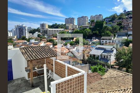 Casa à venda com 5 quartos, 216m² em Pé Pequeno, Niterói