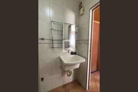 Banheiro de kitnet/studio para alugar com 1 quarto, 33m² em Boqueirão, Praia Grande