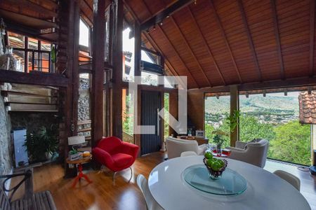 Casa à venda com 3 quartos, 236m² em Itaipu, Niterói