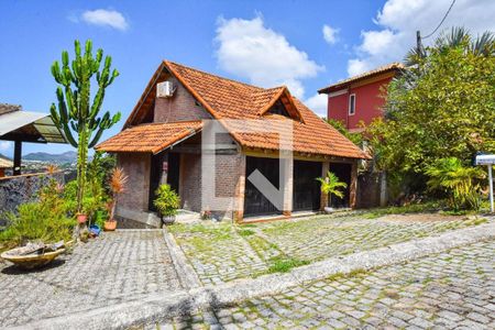 Casa à venda com 3 quartos, 236m² em Itaipu, Niterói