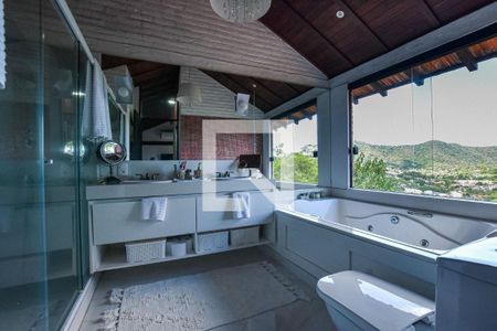 Casa à venda com 3 quartos, 236m² em Itaipu, Niterói