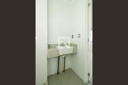 Banheiro da Suíte 1 de apartamento à venda com 2 quartos, 51m² em Santa Cecília, Porto Alegre