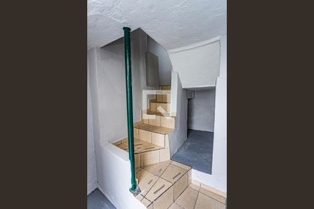 Escada de casa para alugar com 1 quarto, 140m² em Jaguará, São Paulo