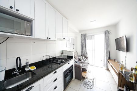 Sala e Cozinha de apartamento para alugar com 1 quarto, 29m² em Vila Ema, São Paulo