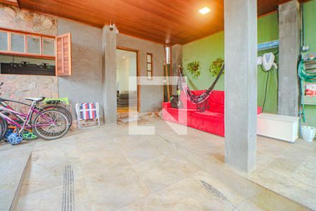 Garagem de casa à venda com 3 quartos, 180m² em Mário Quintana, Porto Alegre