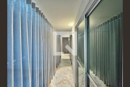 Corredor de apartamento para alugar com 3 quartos, 198m² em Recreio dos Bandeirantes, Rio de Janeiro