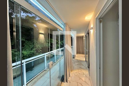 Corredor de apartamento para alugar com 3 quartos, 198m² em Recreio dos Bandeirantes, Rio de Janeiro
