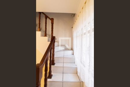 Escada de casa à venda com 4 quartos, 227m² em Vila Ré, São Paulo