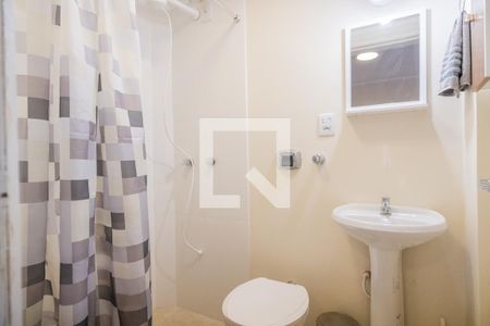 Banheiro de apartamento para alugar com 1 quarto, 25m² em Centro Histórico, Porto Alegre