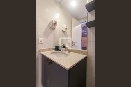 Banheiro de kitnet/studio para alugar com 0 quarto, 28m² em Campo Belo, São Paulo