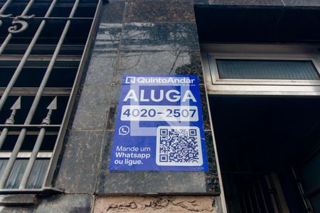 Placa Instalada de casa para alugar com 2 quartos, 330m² em Vila Ema, São Paulo