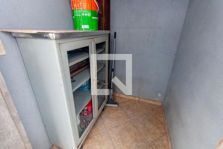 Despensa de casa para alugar com 2 quartos, 330m² em Vila Ema, São Paulo