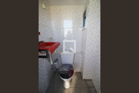 Banheiro de serviço de casa à venda com 2 quartos, 171m² em Penha Circular, Rio de Janeiro