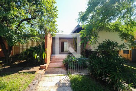 Fachada de casa à venda com 4 quartos, 500m² em Menino Deus, Porto Alegre