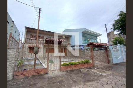 Fachada de casa à venda com 5 quartos, 188m² em Sarandi, Porto Alegre