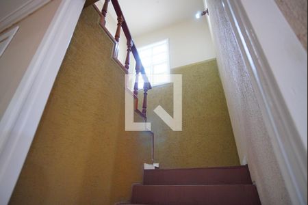 Escada - Segundo Andar de casa à venda com 5 quartos, 188m² em Sarandi, Porto Alegre
