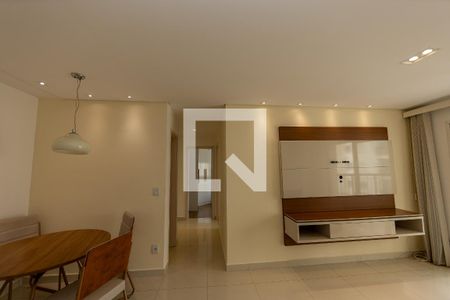 Sala de apartamento para alugar com 2 quartos, 68m² em Jardim Tupanci, Barueri