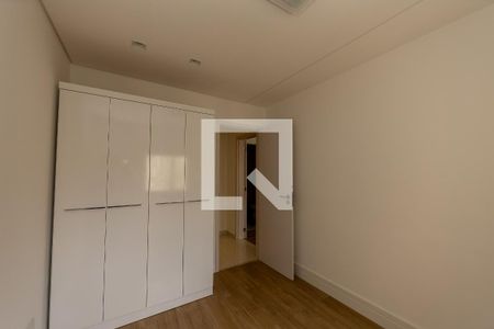 Quarto de apartamento à venda com 2 quartos, 68m² em Jardim Tupanci, Barueri
