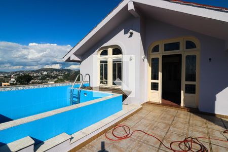 Piscina de casa à venda com 4 quartos, 650m² em Santa Tereza, Porto Alegre