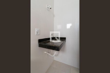 Banheiro Suíte 1 de casa de condomínio à venda com 2 quartos, 118m² em Vila Sao Geraldo, São Paulo