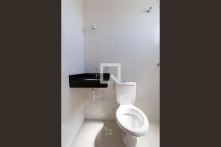 Banheiro de casa de condomínio à venda com 2 quartos, 118m² em Vila Sao Geraldo, São Paulo