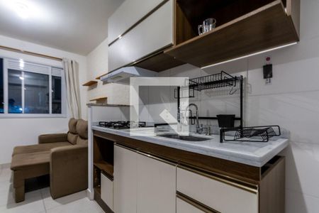 Cozinha de apartamento para alugar com 1 quarto, 28m² em Parque Maria Helena, São Paulo
