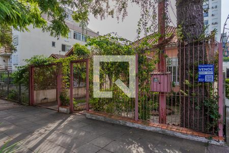 Fachada de casa à venda com 2 quartos, 150m² em São João, Porto Alegre