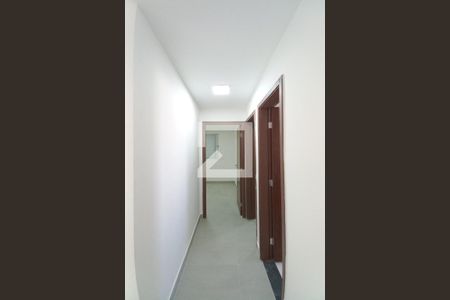 Corredor de apartamento para alugar com 2 quartos, 47m² em Residencial Cosmos, Campinas