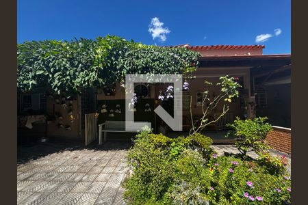 Quintal de casa à venda com 8 quartos, 350m² em São Geraldo, Belo Horizonte
