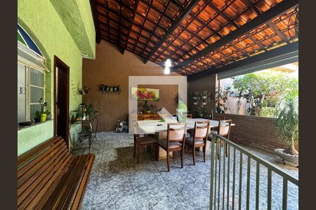 Varanda de casa à venda com 8 quartos, 350m² em São Geraldo, Belo Horizonte
