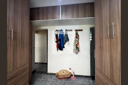 Closet - Quarto 1 - suíte master de casa à venda com 8 quartos, 350m² em São Geraldo, Belo Horizonte