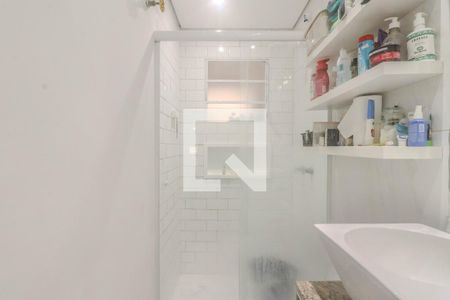 Banheiro da Suíte de apartamento à venda com 3 quartos, 100m² em Passo D’areia, Porto Alegre