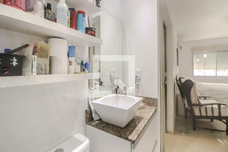 Banheiro da Suíte de apartamento à venda com 3 quartos, 100m² em Passo D’areia, Porto Alegre