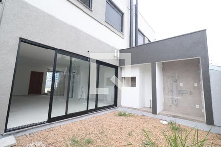 Fachada dos fundos de casa de condomínio à venda com 3 quartos, 131m² em Operário, Novo Hamburgo