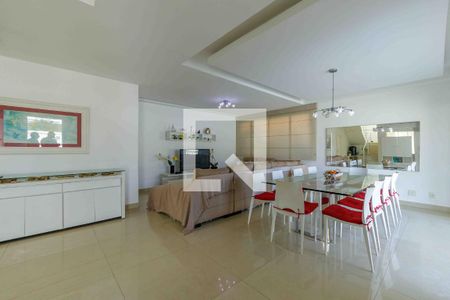 Sala de casa de condomínio à venda com 3 quartos, 400m² em Vargem Pequena, Rio de Janeiro