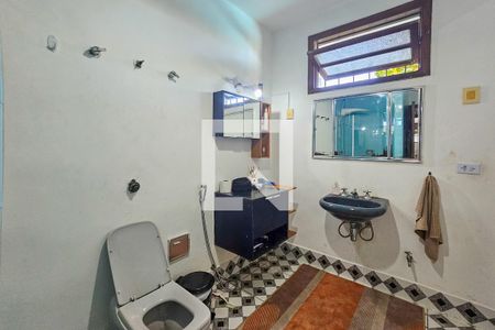 Banheiro de casa para alugar com 4 quartos, 500m² em Jardim Virginia, Guarujá
