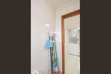 Banheiro de serviço de apartamento para alugar com 3 quartos, 106m² em Jardim Chácara Inglesa, São Bernardo do Campo