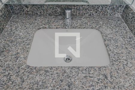 Banheiro de kitnet/studio à venda com 1 quarto, 25m² em Pinheiros, São Paulo