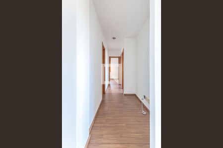 Corredor de apartamento para alugar com 3 quartos, 87m² em Passo D’areia, Porto Alegre