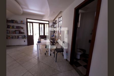Sala de casa à venda com 2 quartos, 541m² em Santa Amélia, Belo Horizonte