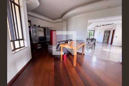 Sala de casa à venda com 2 quartos, 541m² em Santa Amélia, Belo Horizonte
