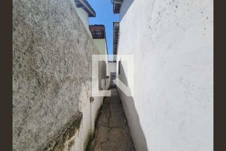 Corredor acesso a Garagem de casa à venda com 3 quartos, 142m² em Jardim Santa Clara, Guarulhos