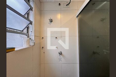 Banheiro de apartamento à venda com 2 quartos, 50m² em Parque Sao Vicente, Santo André